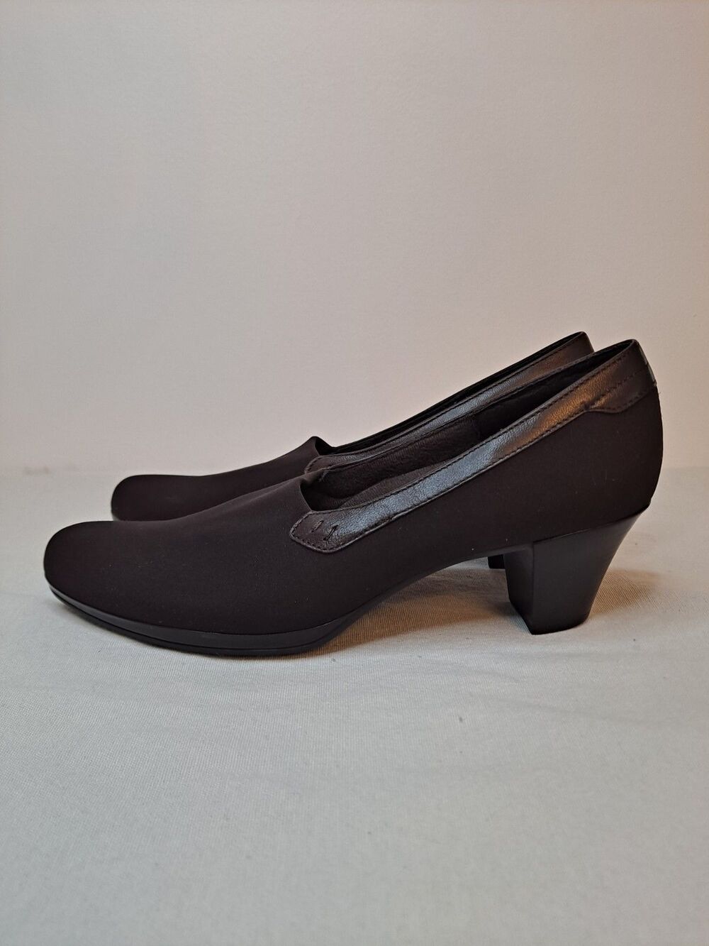 Munro American Women's Nora Heels Size 7.5 SS Brown Stretch Fabric Leather Upper